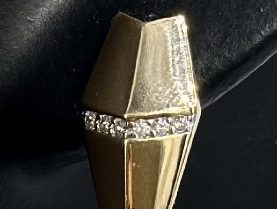 На фото Золотые серьги  №серьги из красного золота с фианитом вес 3.09 г:     .