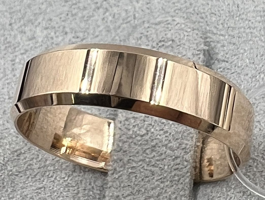 На фото Золотые кольца в Казахстане №обручальное кольцо из красного золота без вставки 16 вес 2.46 г:     .