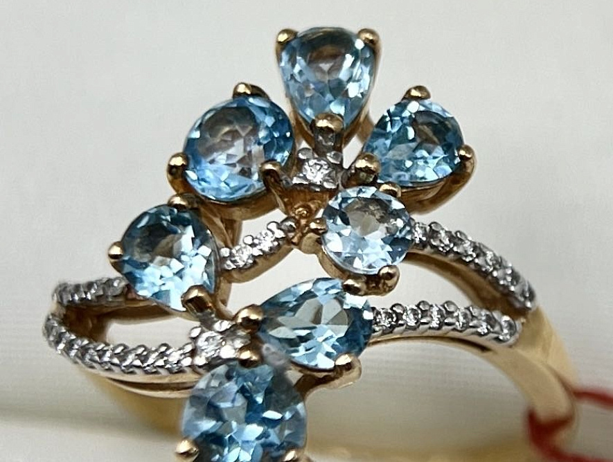 На фото Золотые кольца в Казахстане №кольцо из красного золота с фианитом и топазом 16.5 вес 2.72 г:     .