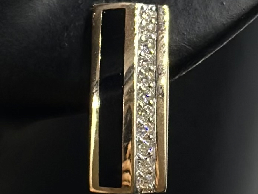 На фото Золотые серьги с янтарем в Казахстане №серьги из красного золота с фианитом и эмалью вес 3.34 г:     .