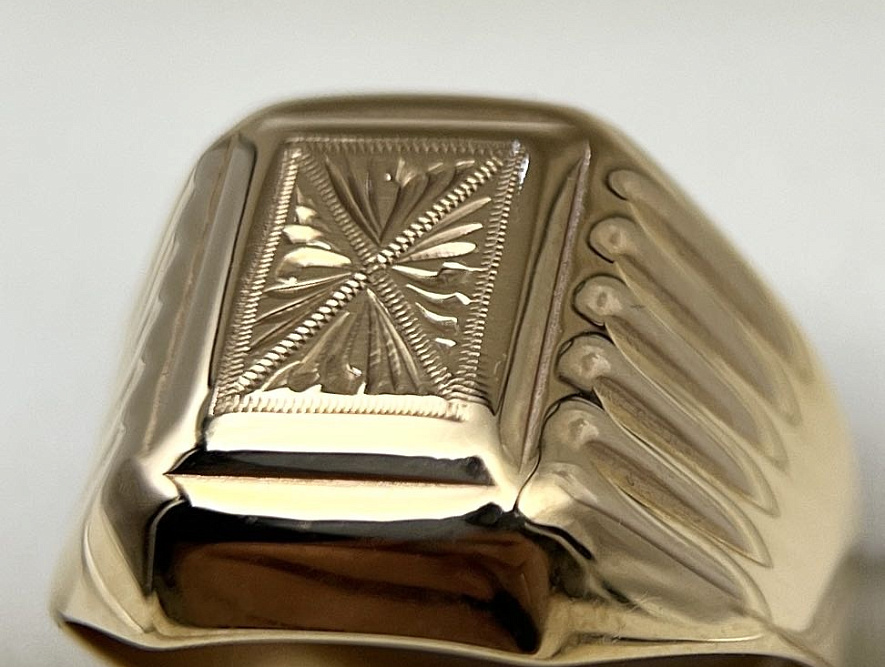 На фото Золотые печатки в Казахстане №печатка из красного золота без вставки 18 вес 3.54 г:     .