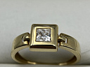 На фото Золотые кольца в Казахстане №кольцо из желтого золота с фианитом 18 вес 1.89 г:     .