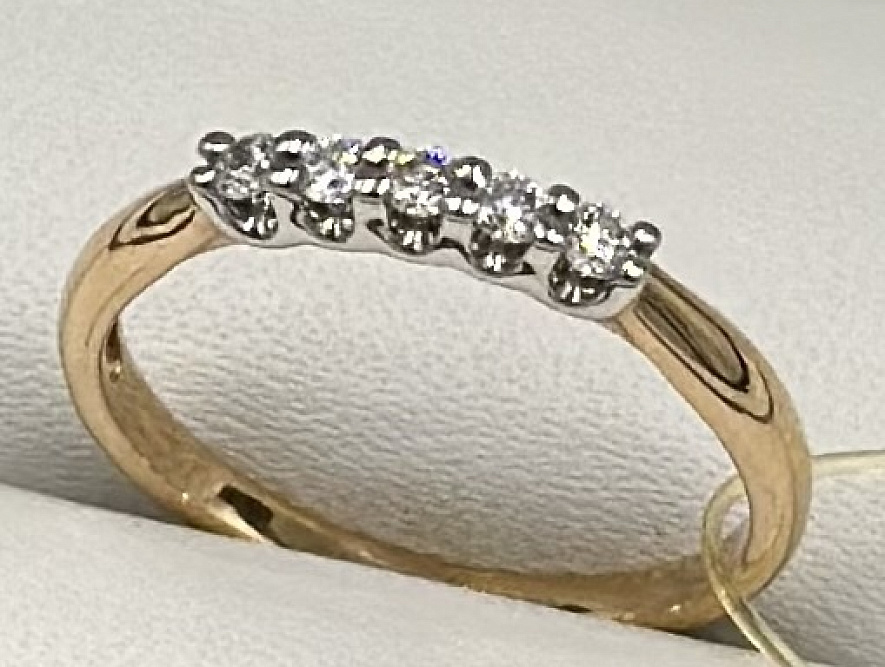 На фото Золотые кольца в Казахстане №кольцо из белого золота с бриллиантом 16 вес 1.63 г:     .