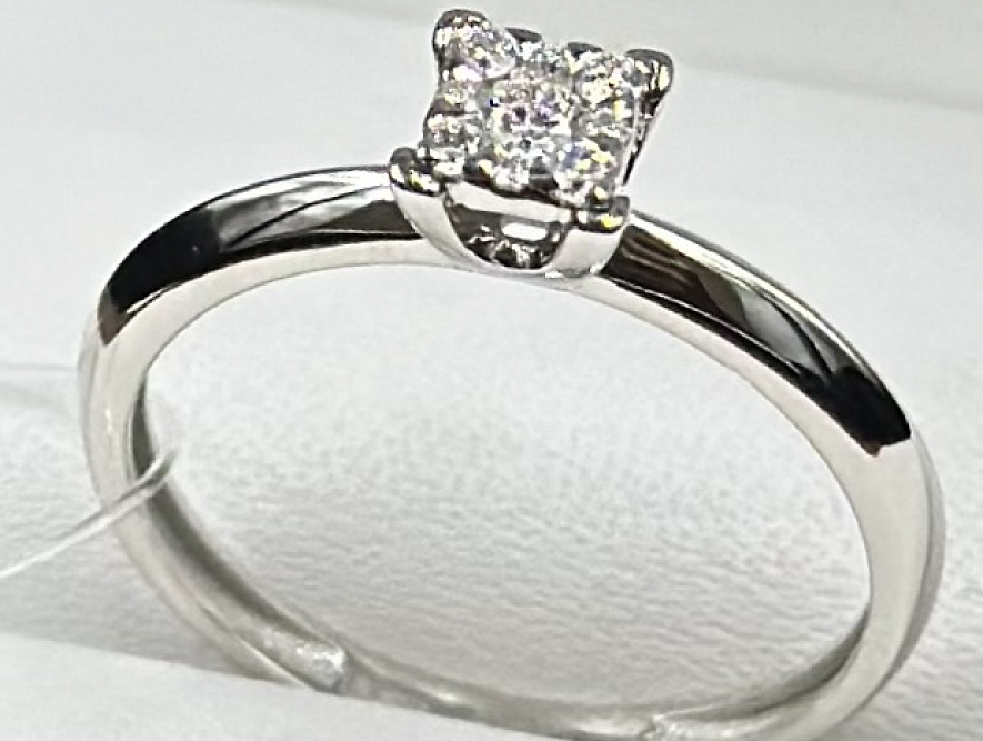 На фото Золотые кольца в Казахстане №кольцо из белого золота с бриллиантом 17 вес 1.34 г:     .