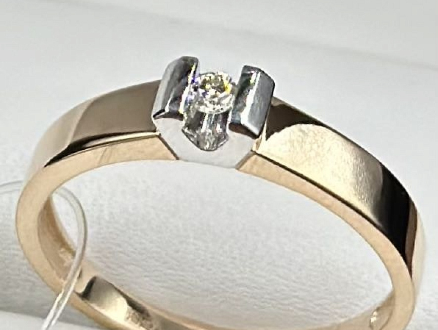 На фото Золотые кольца в Казахстане №кольцо из белого золота с бриллиантом 18.5 вес 2.61 г:     .