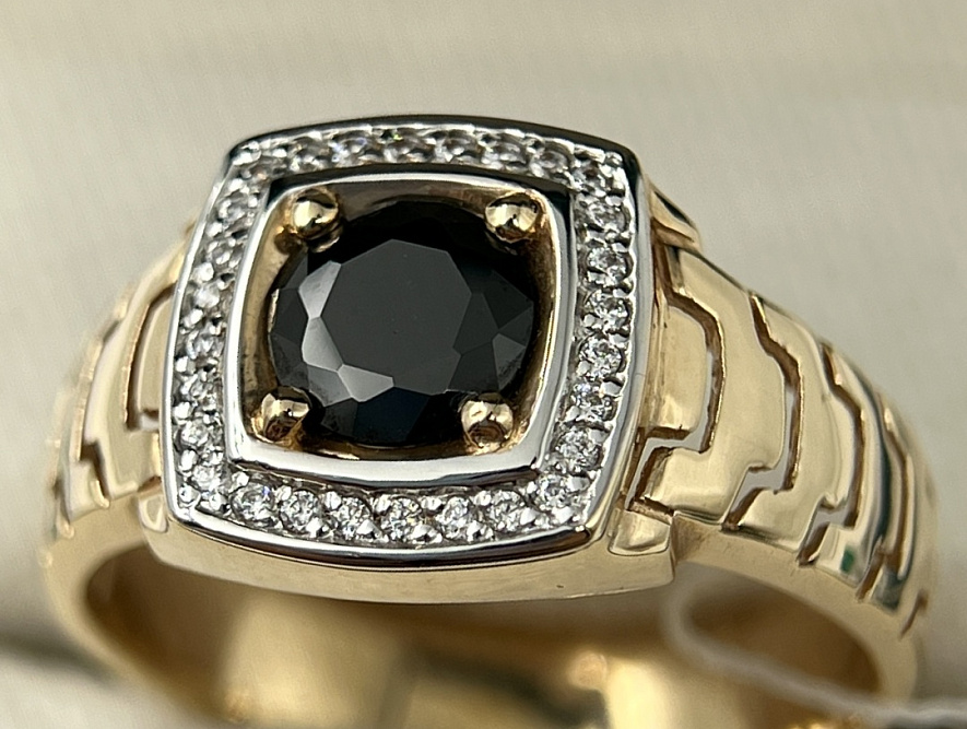 На фото Золотые печатки в Казахстане №печатка из красного золота с фианитом 19 вес 5.64 г:     .