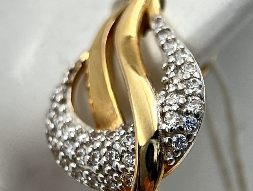 На фото Золотые серьги  №серьги из красного золота с фианитом вес 3.28 г:     .