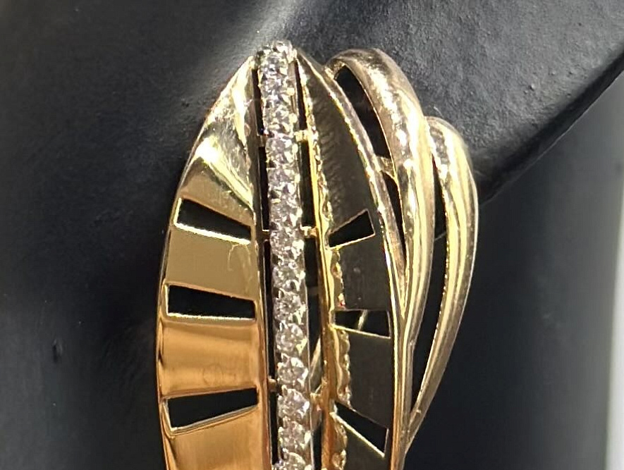 На фото Золотые серьги с янтарем в Казахстане №серьги из красного золота с фианитом вес 3.79 г:     .