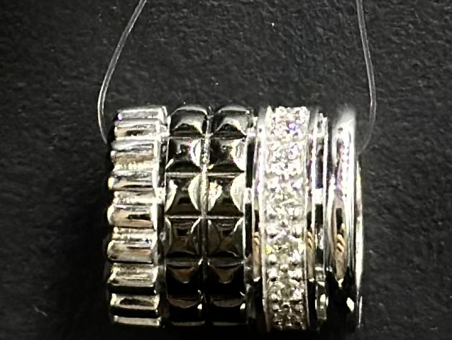 На фото Золотые подвески в Казахстане №подвеска из белого золота с бриллиантом вес 2.42 г:     .