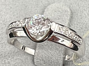 На фото Золотые кольца в Казахстане №кольцо из белого золота с фианит swarovskiом 17.5 вес 2.4 г:     .
