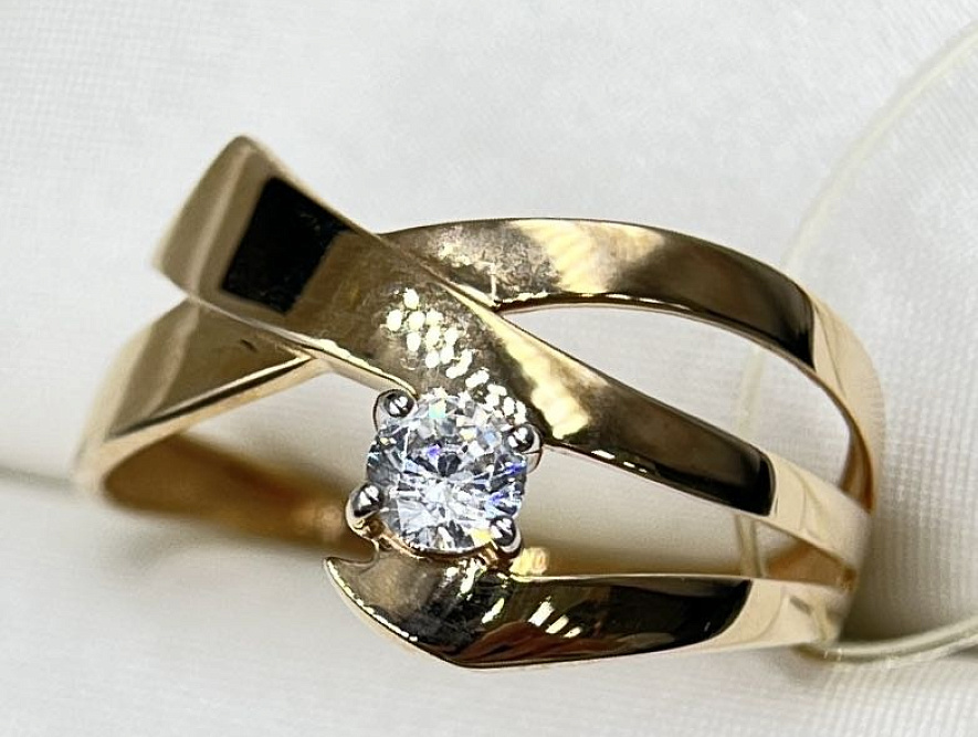 На фото Золотые кольца в Казахстане №кольцо из красного золота с фианитом 17 вес 1.65 г:     .