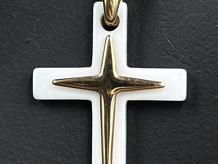 На фото Золотые кресты в Казахстане №крестик из красного золота с керамикой вес 1.04 г:     .