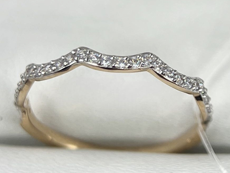 На фото Золотые кольца в Казахстане №кольцо из красного золота с фианитом 16 вес 0.78 г:     .