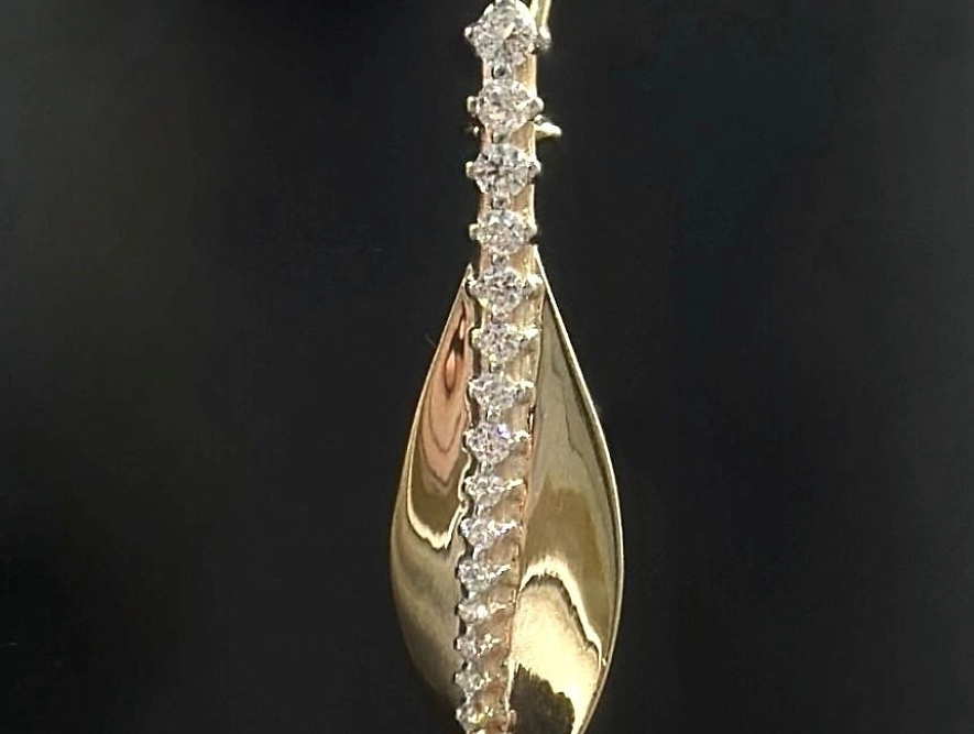 На фото Золотые серьги  №серьги из красного золота с фианитом вес 4.57 г:     .