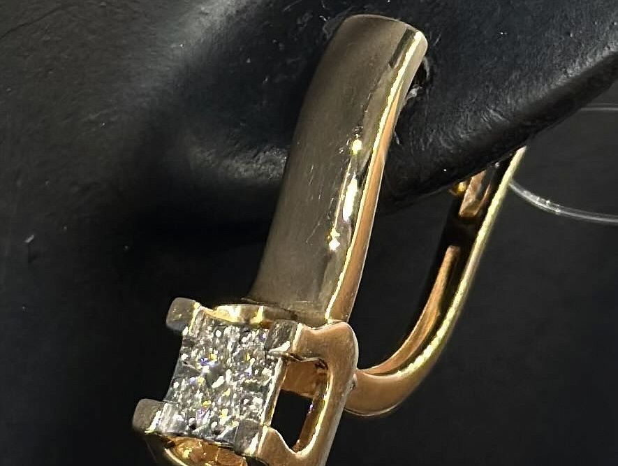 На фото Золотые серьги  №серьги из красного золота с бриллиантом вес 4.2 г:     .