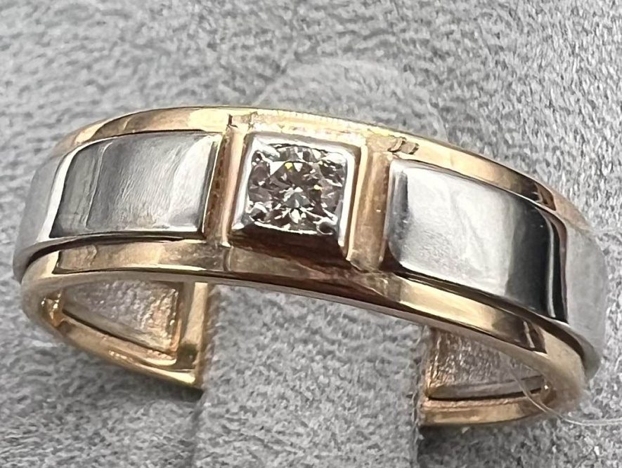 На фото Золотые кольца в Казахстане №кольцо из белого золота с бриллиантом 16.5 вес 2.72 г:     .