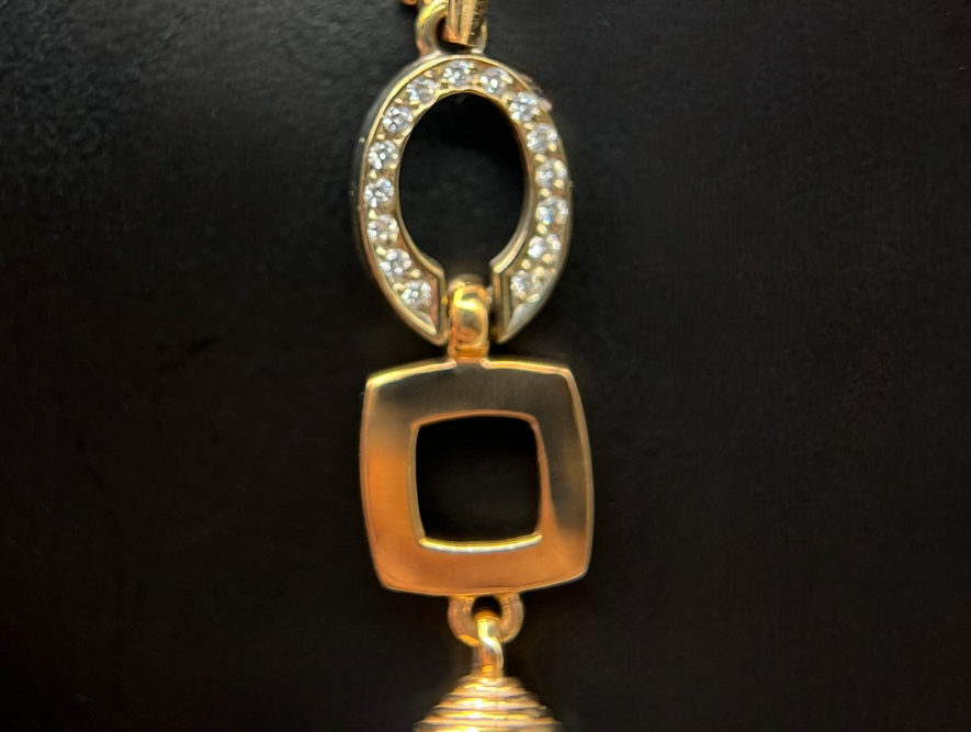 На фото Золотые подвески в Казахстане №подвеска из красного золота с фианитом и жемчугом вес 2.3 г:     .