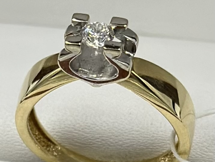 На фото Золотые кольца в Казахстане №кольцо из белого золота с бриллиантом 16.5 вес 3.4 г:     .