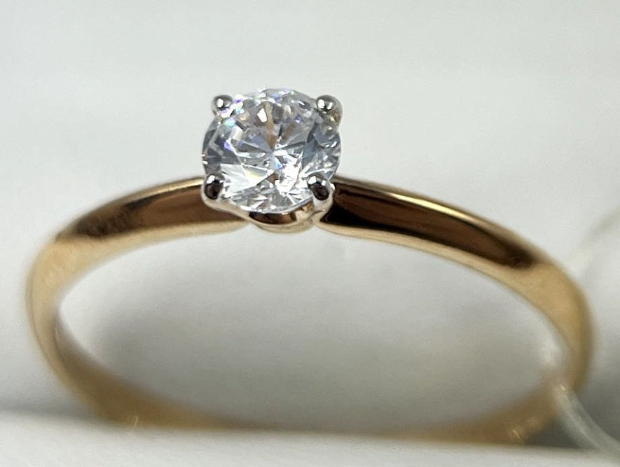 На фото Золотые кольца в Казахстане №кольцо из красного золота с фианитом 16.5 вес 1.06 г:     .