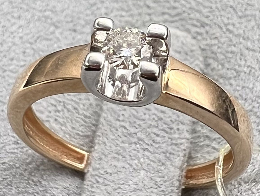 На фото Золотые кольца в Казахстане №кольцо из белого золота с бриллиантом 15.5 вес 1.49 г:     .