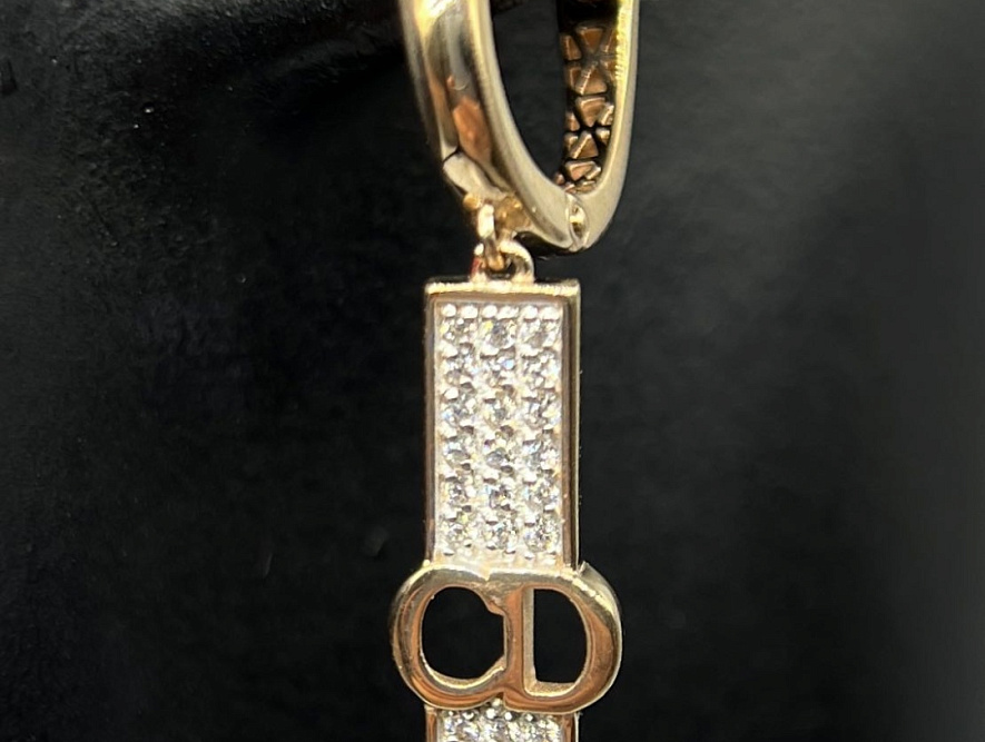 На фото Золотые серьги  №серьги из красного золота с фианитом вес 3.76 г:     .