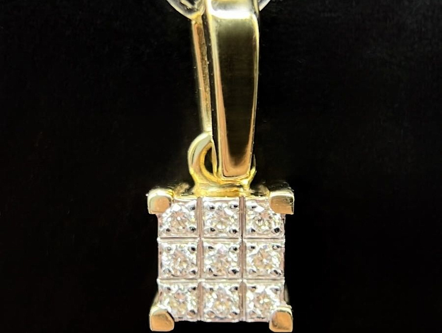 На фото Золотые подвески в Казахстане №подвеска из желтого золота с бриллиантом вес 0.84 г:     .