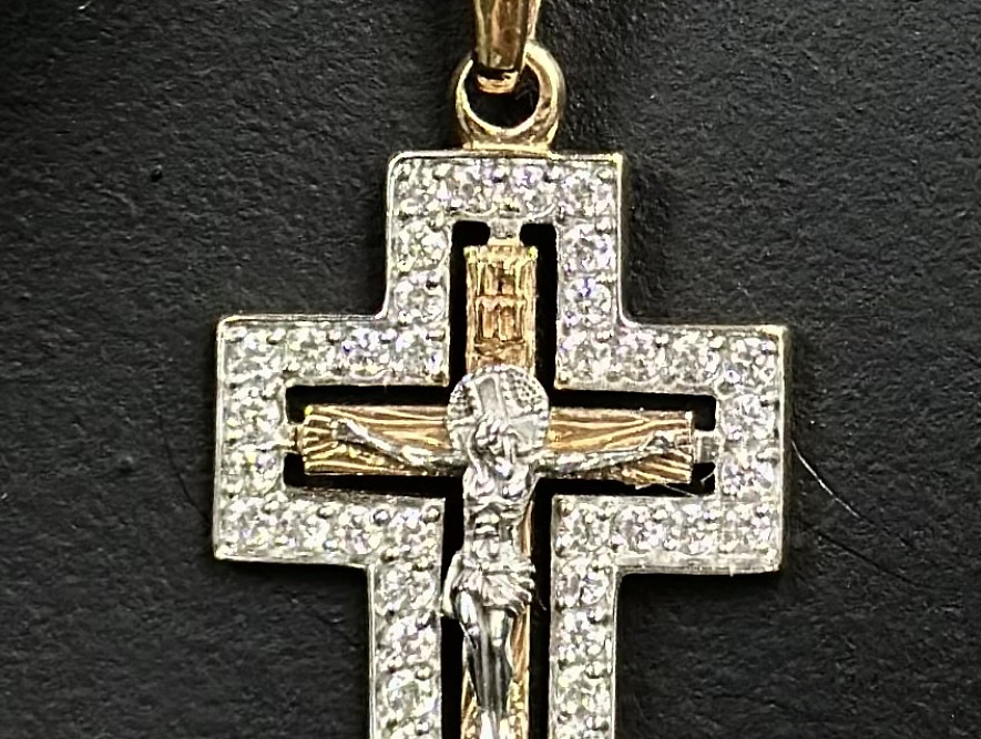 На фото Золотые кресты в Казахстане №крестик из красного золота с фианитом вес 2.03 г:     .