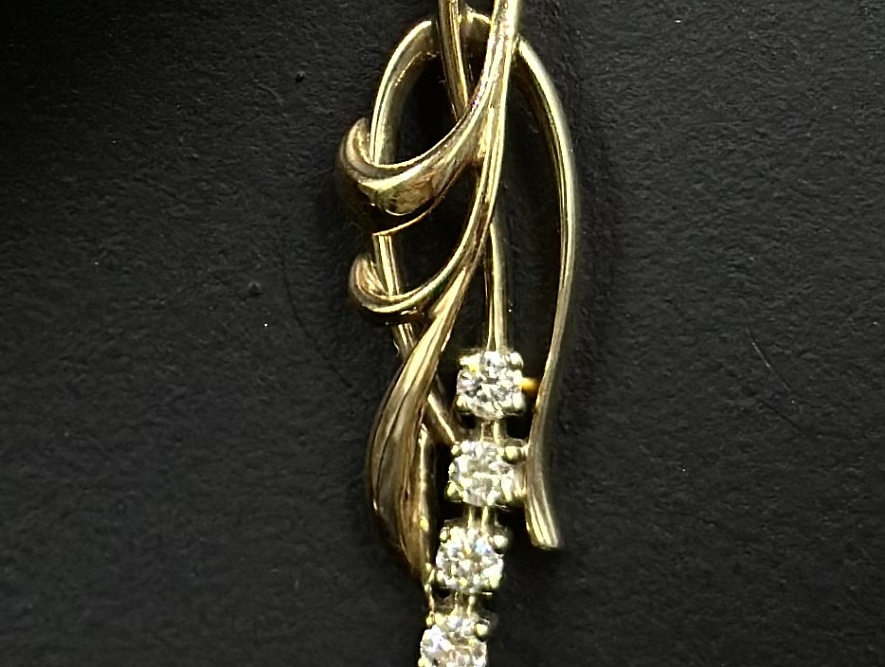 На фото Золотые подвески в Казахстане №подвеска из красного золота с бриллиантом вес 2.31 г:     .