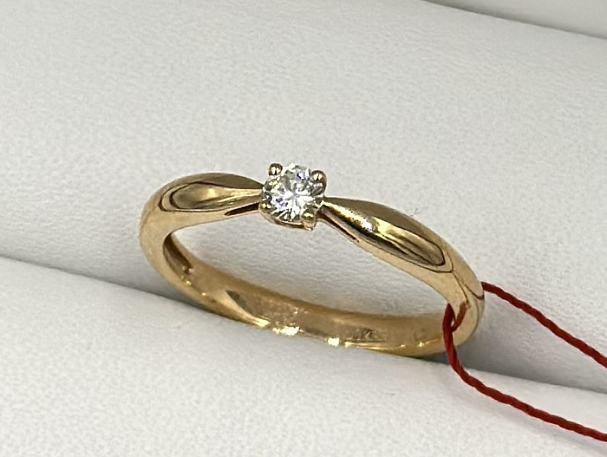 На фото Золотые кольца в Казахстане №помолвочное кольцо из красного золота с бриллиантом 15.5 вес 1.56 г:     .