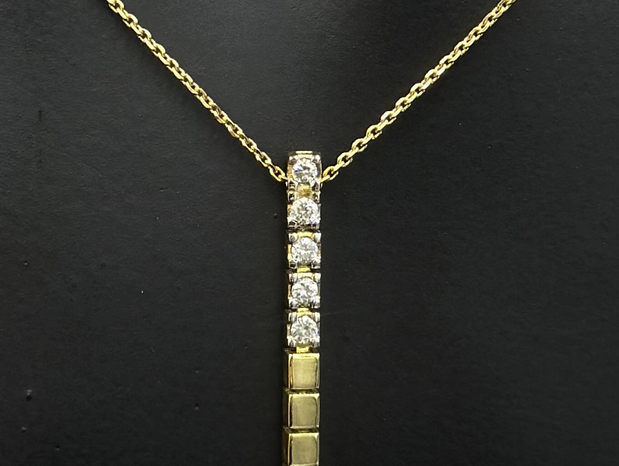 На фото Золотые колье в Казахстане №колье из желтого золота с бриллиантом вес 3.03 г:     .