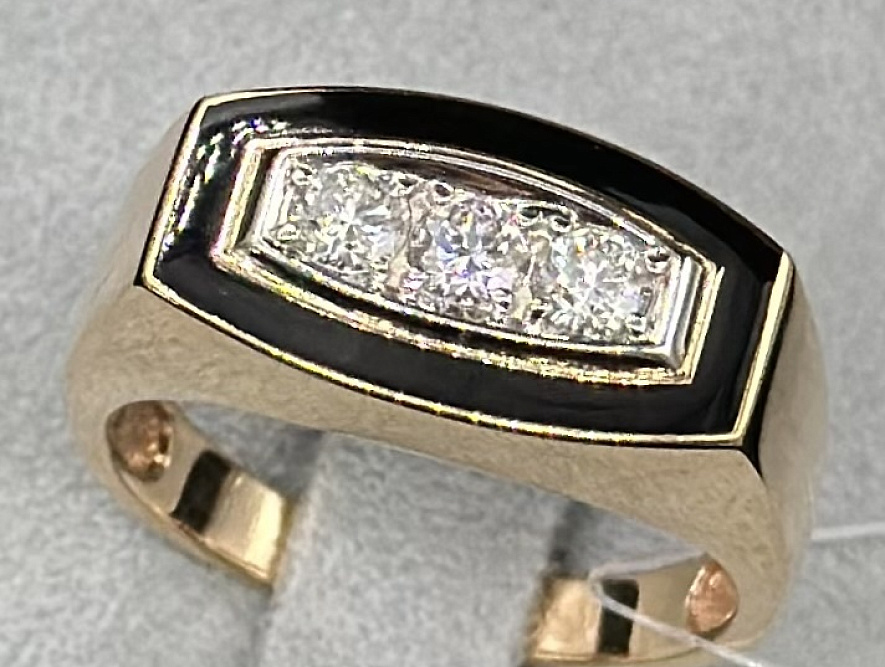 На фото Золотые печатки в Казахстане №печатка из красного золота с бриллиантом 19.5 вес 7.63 г:     .