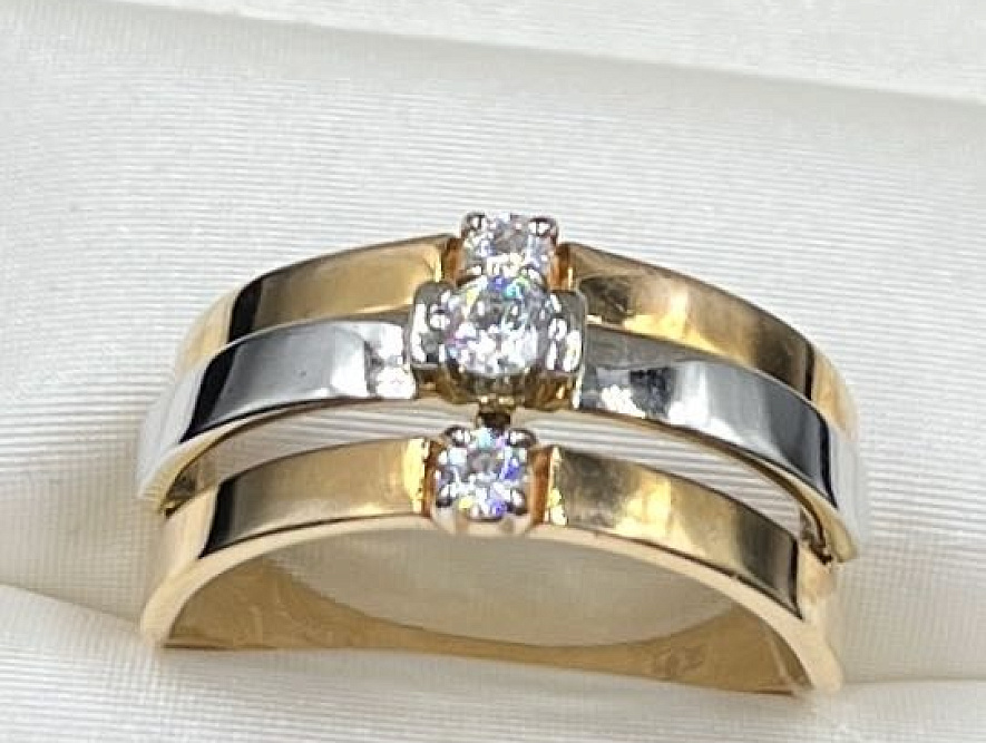 На фото Золотые кольца в Казахстане №кольцо из белого золота с фианитом 18 вес 3.48 г:     .