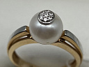 На фото Золотые кольца в Казахстане №кольцо из белого золота с культивированный жемчугом 16.5 вес 3.1 г:     .
