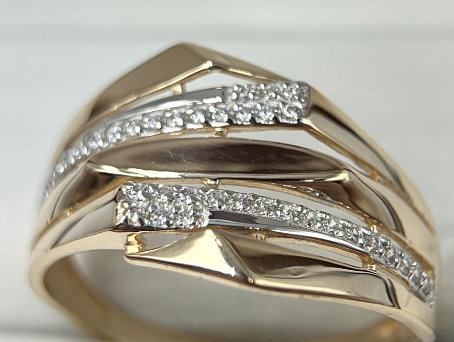 На фото Золотые кольца в Казахстане №кольцо из красного золота с фианитом 20 вес 3.33 г:     .