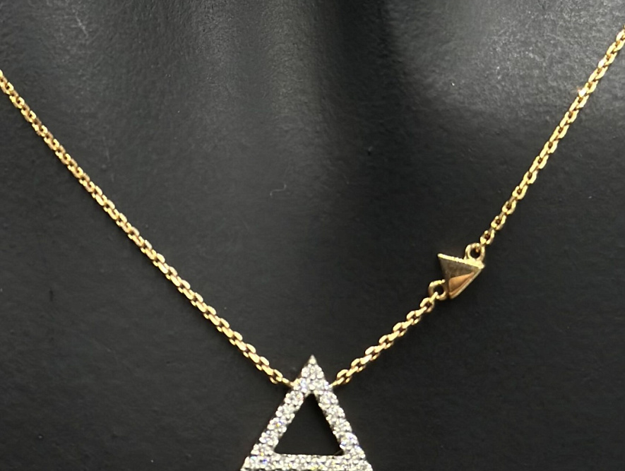 На фото Золотые колье в Казахстане №колье из красного золота с бриллиантом вес 2.28 г:     .