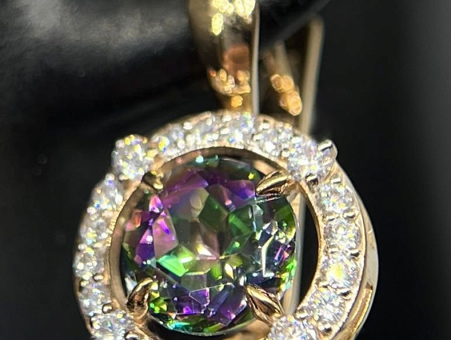 На фото Золотые серьги  №серьги из красного золота с фианитом и мистик топазом вес 6.08 г:     .