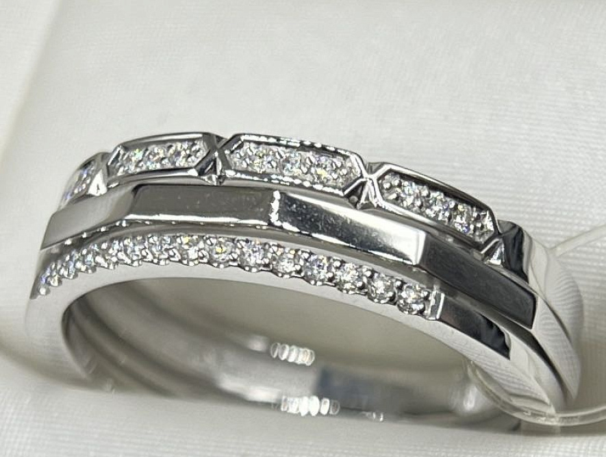 На фото Золотые кольца в Казахстане №кольцо из белого золота с бриллиантом 19.5 вес 5.53 г:     .