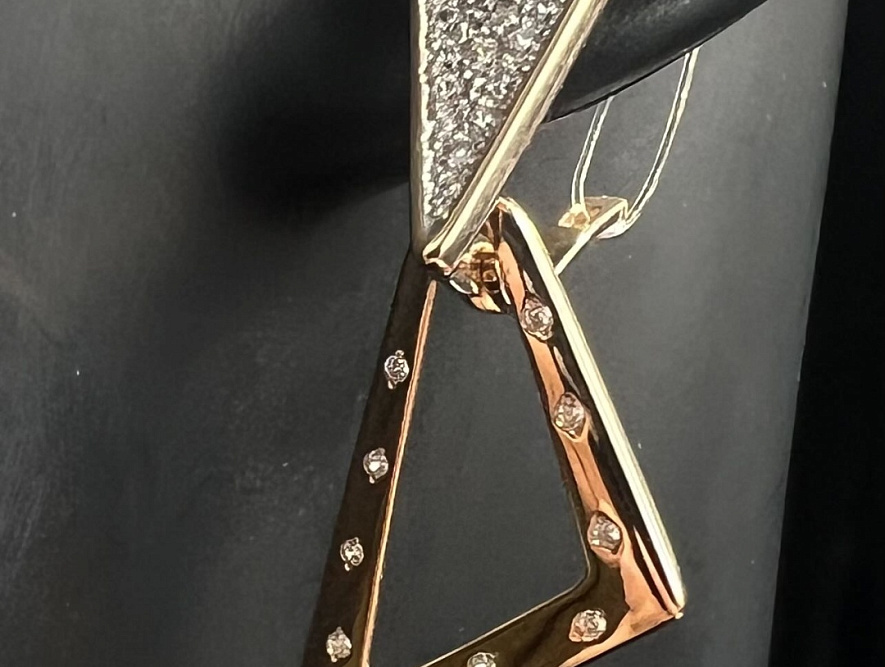 На фото Золотые серьги  №серьги из красного золота с фианитом вес 5.39 г:     .