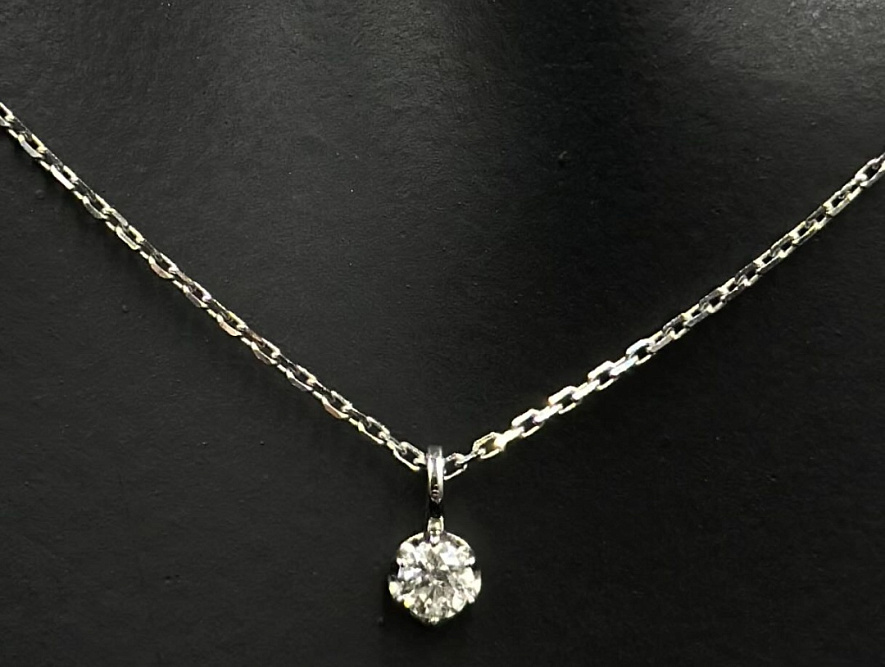 На фото Золотые колье в Казахстане №колье из белого золота с бриллиантом вес 1.55 г:     .