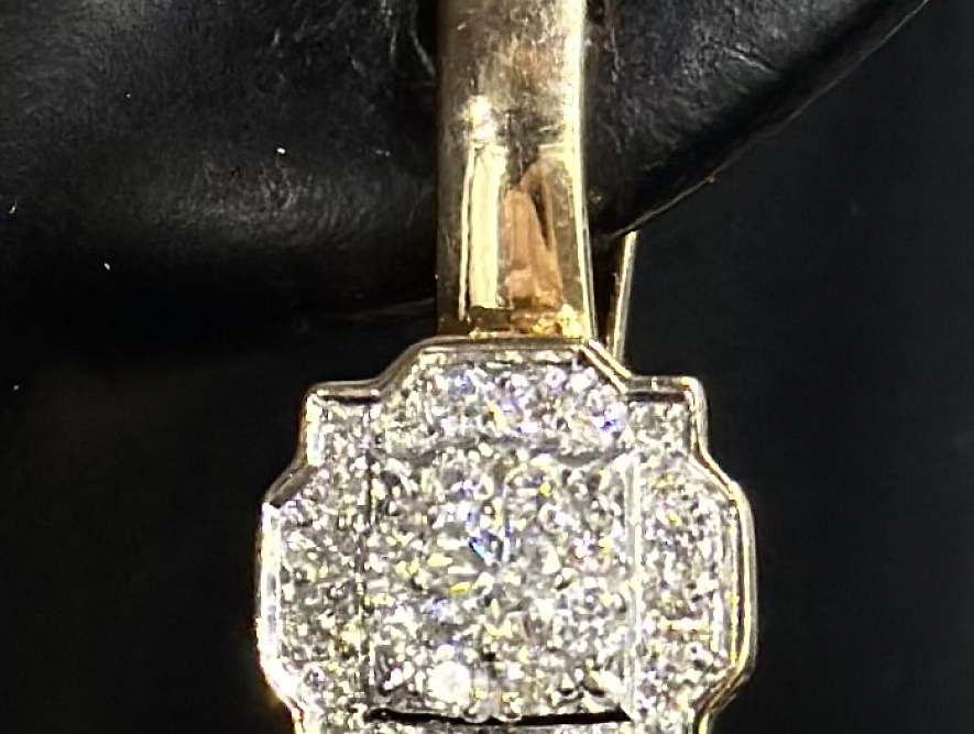 На фото Золотые серьги  №серьги из красного золота с бриллиантом вес 5.31 г:     .