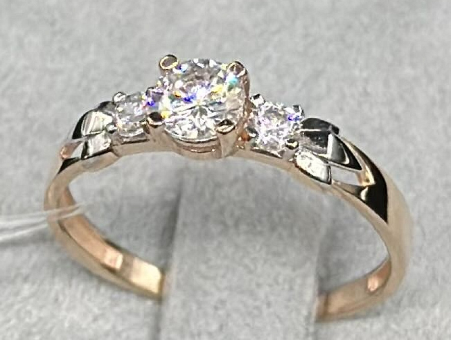 На фото Золотые кольца в Казахстане №кольцо из белого золота с фианитом 16.5 вес 1.33 г:     .