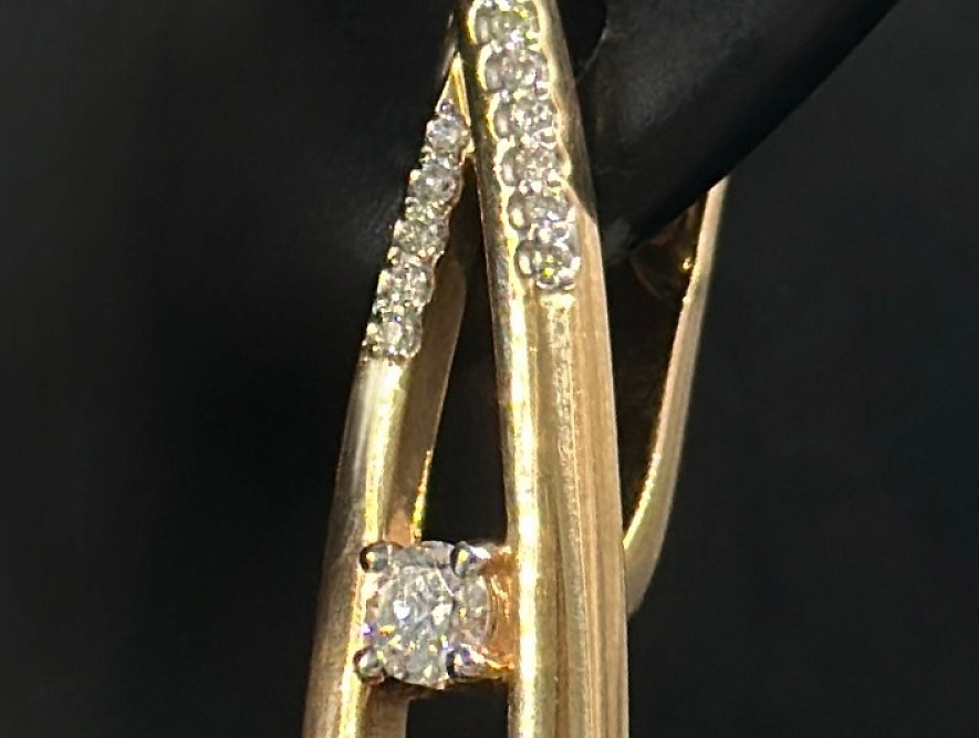 На фото Золотые серьги  №серьги из красного золота с бриллиантом вес 6.38 г:     .