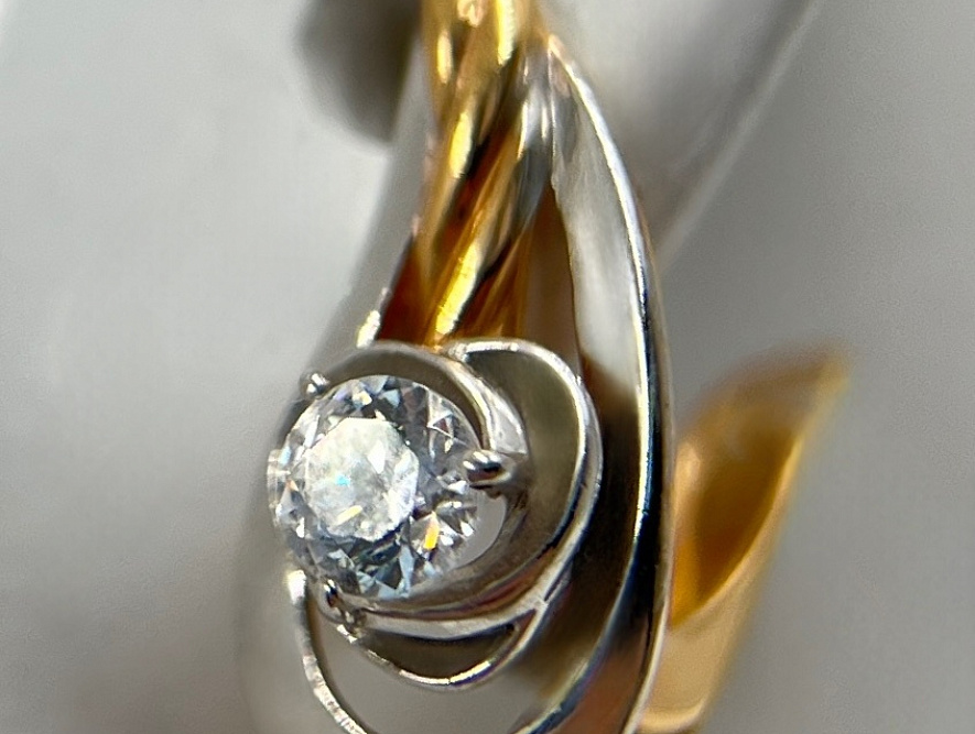 На фото Золотые серьги  №серьги из белого золота с фианитом вес 3.03 г:     .