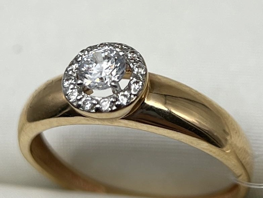 На фото Золотые кольца в Казахстане №кольцо из красного золота с фианитом 16 вес 1.43 г:     .