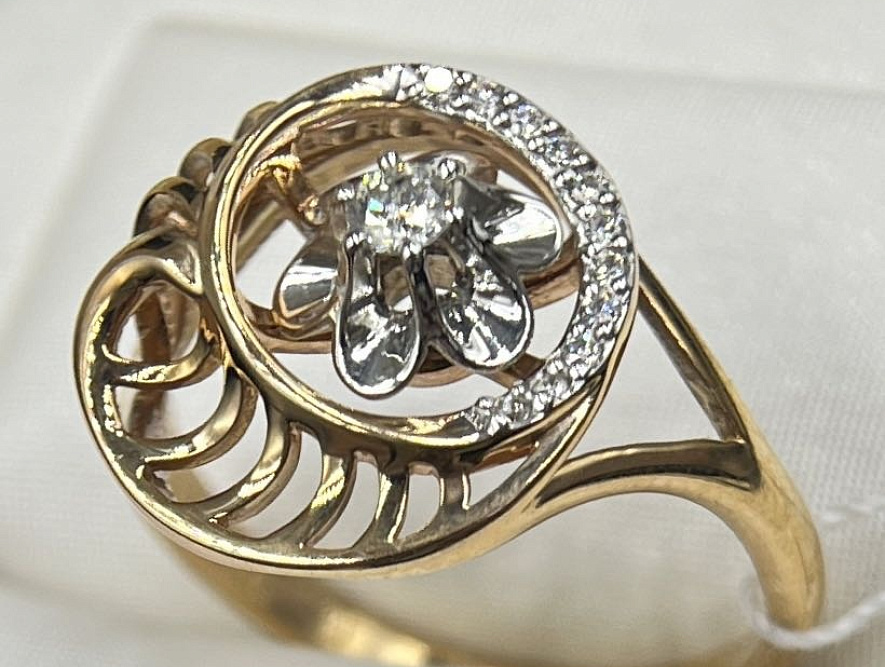 На фото Золотые кольца в Казахстане №кольцо из белого золота с бриллиантом 17.5 вес 3.65 г:     .