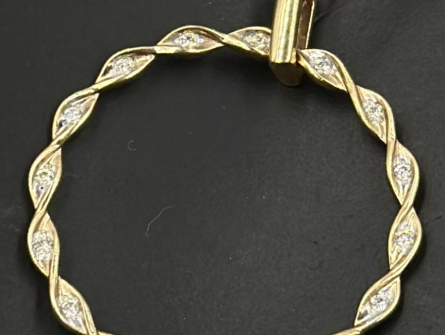 На фото Золотые подвески в Казахстане №подвеска из красного золота с бриллиантом вес 1.63 г:     .