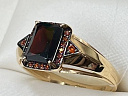 На фото Золотые кольца в Казахстане №кольцо из красного золота с фианитом и гранатом 18 вес 2.97 г:     .