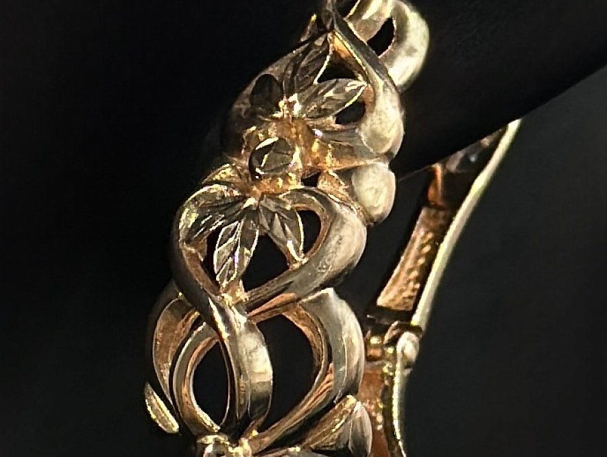 На фото Золотые серьги  №серьги из красного золота без вставки вес 4.85 г:     .