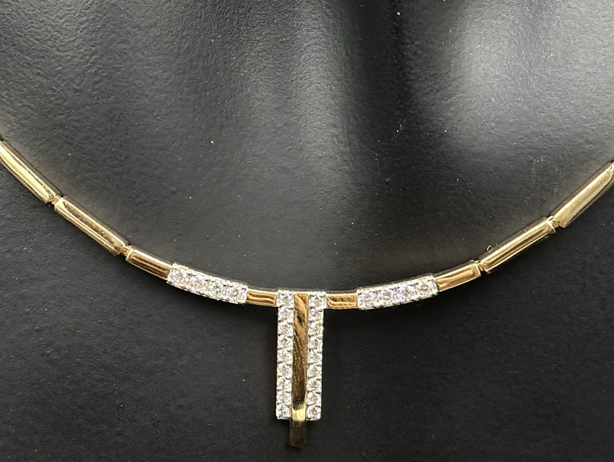 На фото Золотые колье в Казахстане №колье из красного золота с фианитом вес 12.67 г:     .