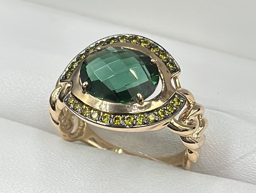 На фото Золотые кольца в Казахстане №кольцо из красного золота с фианитом и турмалином 17.5 вес 3.71 г:     .